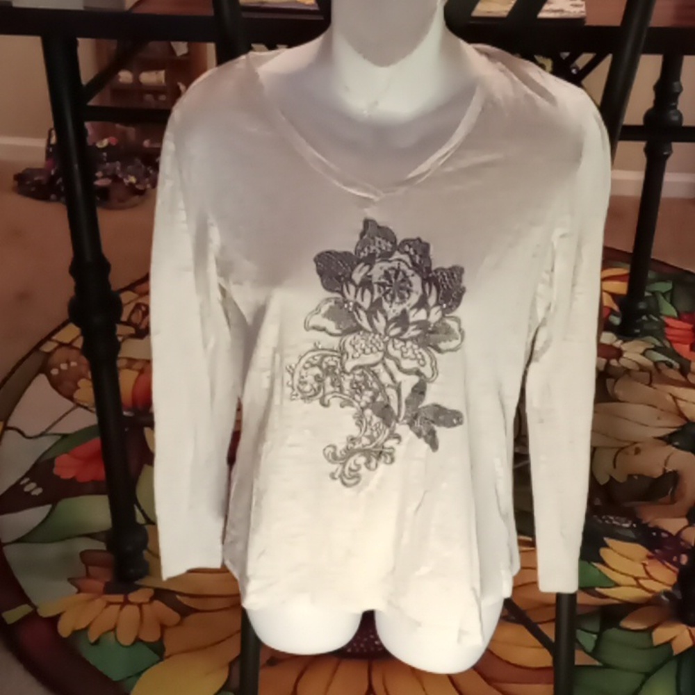 Covington Petite V-Neck Pullover Longsleeve White Shirt w/Flower and Rhinestones